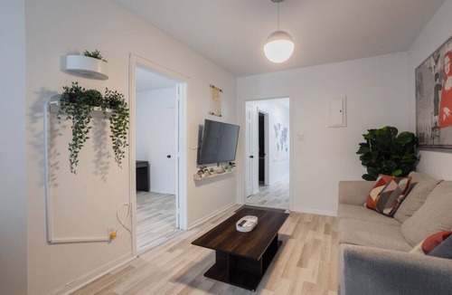 Griffintown Apartment | The Gathering Loft | 4BR Cozy-Chic Escape
