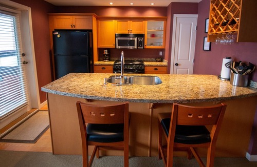 Big White Ski Resort Apartment | The Glade Escape | Ski-in/out Village Location | Private Hot Tub | Gas Fireplace