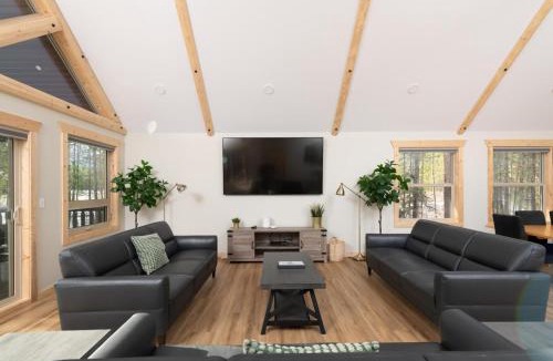 Valemount Villa | The Golden Eagle Cabin