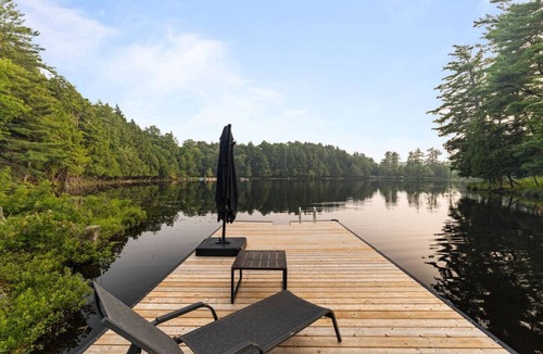 Lake of Bays Cottage | The Goldenwood Lakehouse: Waterfront Forest Escape