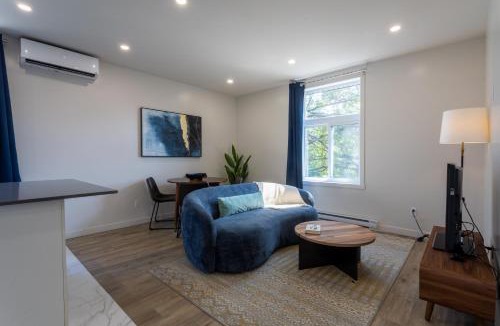 Cote-Des-Neiges—Notre-Dame-De-Grace Apartment | The Gridline NDG MTL 2BR Retreat