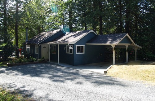 Port Alberni Cottage | "The Guest House" on beautiful Sproat Lake!