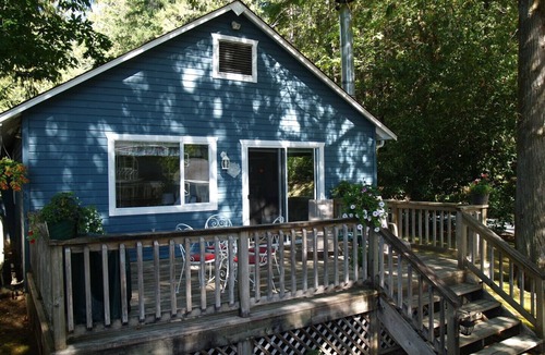 Port Alberni Cottage | "The Guest House" on beautiful Sproat Lake!