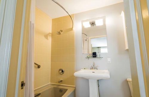 Downtown Halifax Hotel | The Halliburton