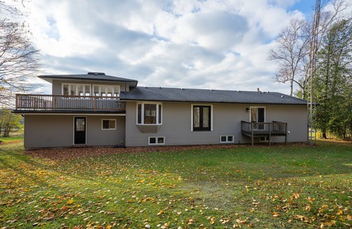 Georgian Bluffs House | The Hideaway - 35 Acres with Hot Tub, Fire Pit, & BBQ