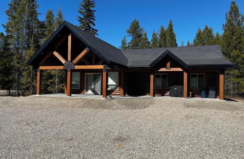 Valemount Villa | The Highmark Cabin