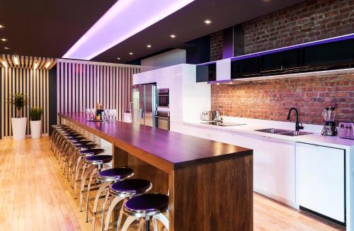Downtown Montreal Apartment | The Holland Hotel by Simplissimmo