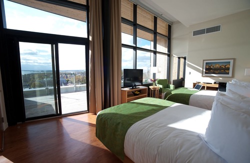 Queens Square Hotel | The Holman Grand Hotel
