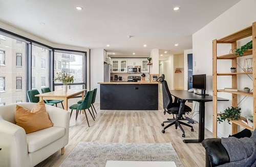 Hull Condo | The Hour Glass | No Service Fees | Gatineau Park