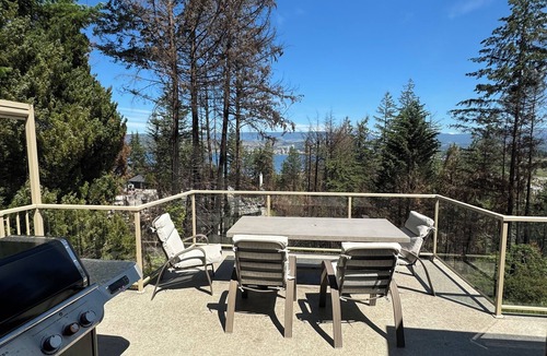 West Kelowna Estates House | The house that survived the fire 8 mins to downtown.