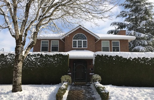 Oakridge House | The Hudson House ❤️Luxurious 8 BR+6 BA in Central Van with Jacuzzi and Sauna ❤️