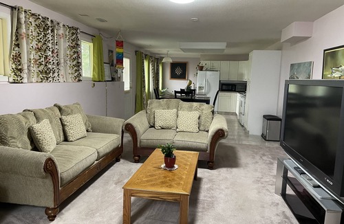 Lone Butte House | The Imperial Ranchettes Guest Suite in Horse Lake