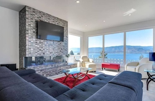 Southwest Mission Villa | The Infinity Villa | No Service Fees | Theatre