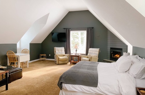 Salmon Arm Bed & Breakfast | The Inn at the Ninth Hole B&B