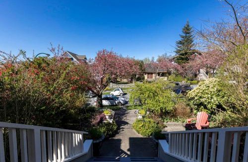 Grandview-Woodland House | The Ivy on Parker Guest House