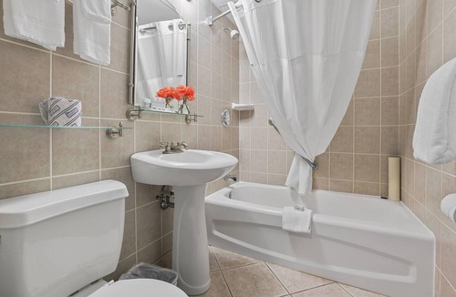 Jordan Harbour Hotel | The Jordan Ramada by Wyndham