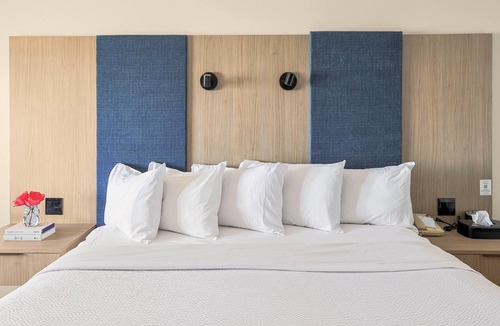 Jordan Harbour Hotel | The Jordan Ramada by Wyndham