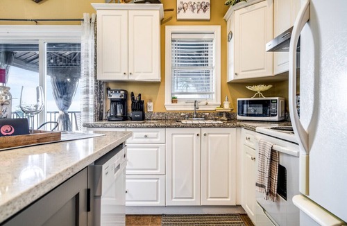 Leamington Cottage | The Julia Kennedy Beach House with Hot tub