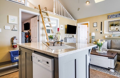 Leamington Cottage | The Julia Kennedy Beach House with Hot tub