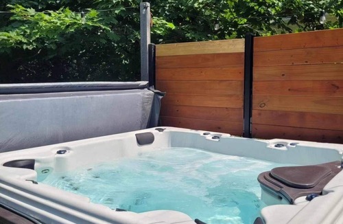 Kingsclear House | The King's Hideaway/hot tub/18 min.away to F’ton shops&rest/Mactaquac Park