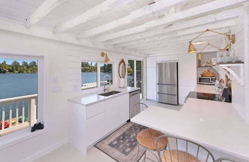 Langford House | The Lakehouse on Langford Lake