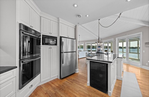 Ingramport House | The Land Yacht – Indoor Pool, Hot Tub, Solarium Lounge & Sublime Ocean Views