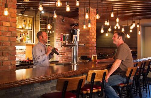 Nakusp Hotel | The Lodge at Arrow Lakes