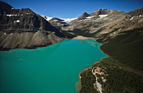 Bow Lake Hotel | The Lodge at Bow Lake