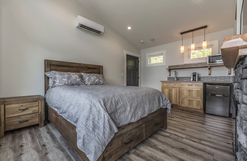 Harrison Hot Springs Cabin | "The Lodge on Harrison Lake" Suite #2