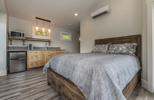 Harrison Hot Springs Cabin | "The Lodge on Harrison Lake" Suite #3
