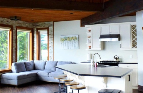 Harrison Hot Springs Cabin | "The Lodge on Harrison Lake" Carriage House