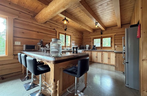 Sainte-Marie Ski Chalet | The log house