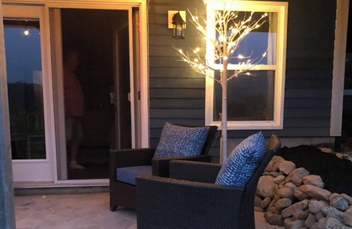 Chester Apartment | The Lower Deck Oceanfront Studio mins from Chester and beaches