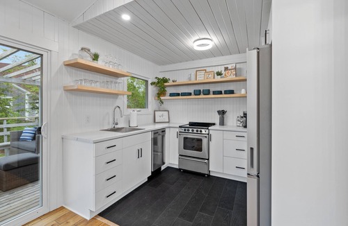 Stratford Cottage | The Lupin Cottage by the Beach