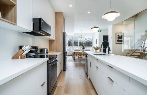 The Blue Mountains Ski Chalet | The Luxury White Rose Mountain View Chalet at The Blue Mountains for 20