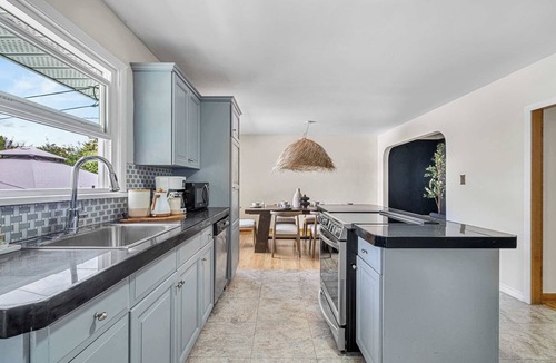 Red Deer House | The Maverick | Family Friendly | Sleeps 16 + Guest
