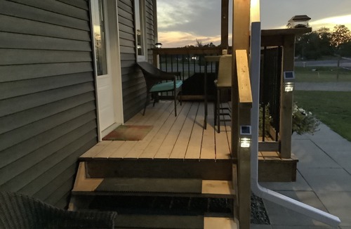 Bloomfield Cottage | The Miller Inn & Suites with Seasonal Hot tub!