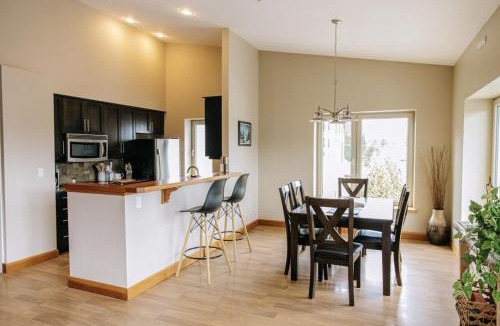 Ucluelet Apartment | The Moorage - Luxury 2 bed & 2 bath Condo on Marina