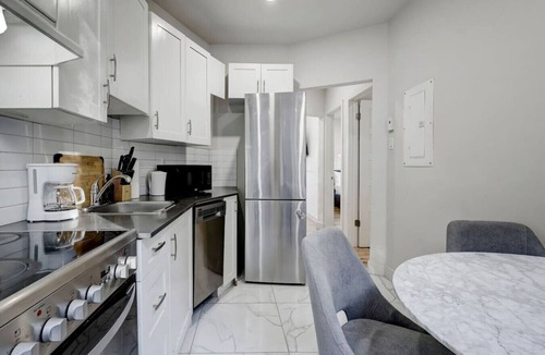 Cote-Des-Neiges—Notre-Dame-De-Grace Apartment | The NDG Charm|A 2BR Hidden Gem