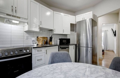 Cote-Des-Neiges—Notre-Dame-De-Grace Apartment | The NDG Charm|A 2BR Hidden Gem