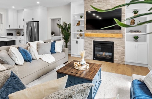 Alcona Cottage | The Nest Lakehouse w/Hot Tub, Steps to Innisfil Beach Park