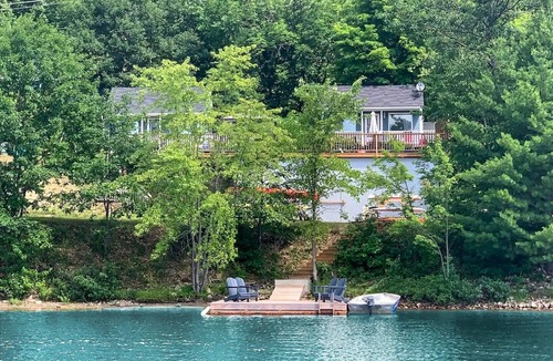 Val-des-Monts Ski Chalet | The Nest on Lac McGregor