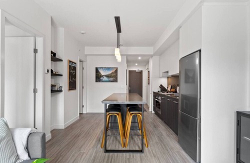 Eau Claire Condo | The Nile | Gym | Downtown | UG Park | Bow River