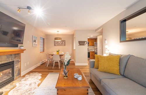 Whistler Cay Estates House | The North Star 1Bdr Townhouse w'Pool&Hot tub