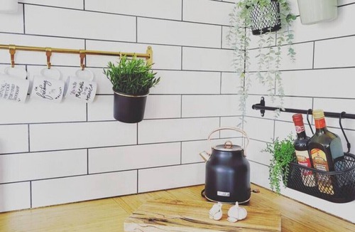 Queens Apartment | The Old Kettle Cabin with Hot Tub