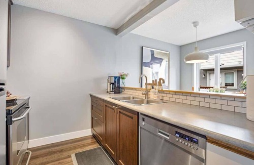 Canmore Ski Chalet | The OMEN by Samsara Private Entry Panorama Top View Top Luxury 3BR 1.5BTH (BL# RES-11195)