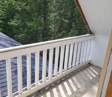 East Kootenay Hostel | THE ORCHARD (HOSTEL WITH PRIVATE BUNKS)