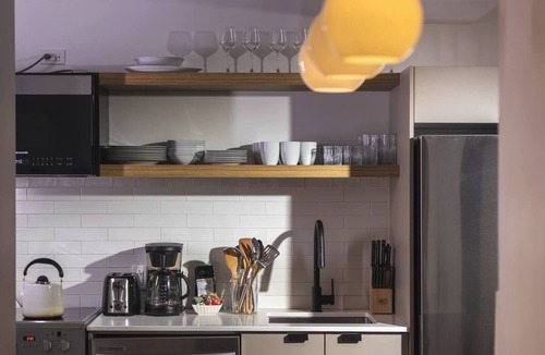Downtown Montreal Apartment | The Oslo – A Modern 4-Bedroom Apartment in Downtown Montreal with Parking