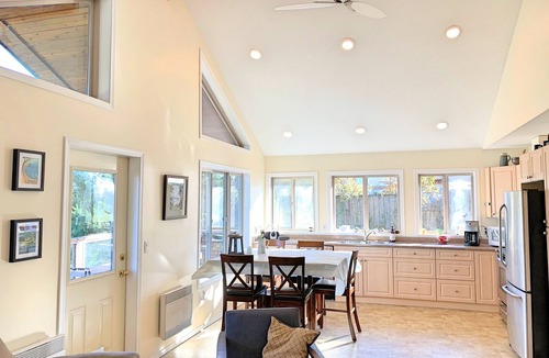 Regional District of Nanaimo House | The Outlook at Deep Bay - South Suite