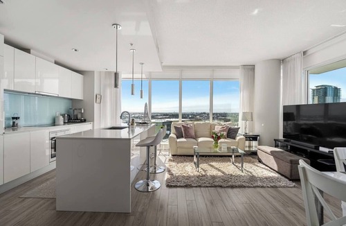 Victoria Park Apartment | The Outlook - Calgary Tower & Stampede Views!